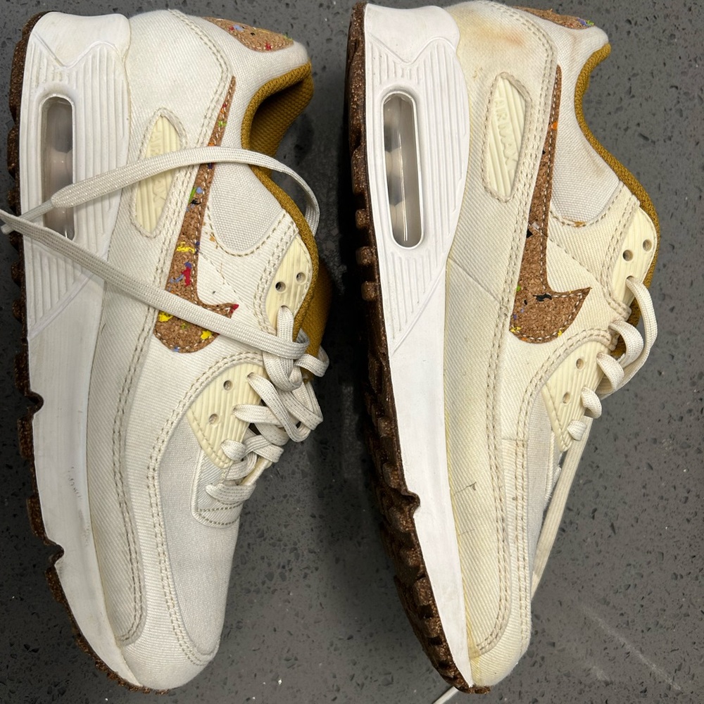 women’s nike cream cork size 8